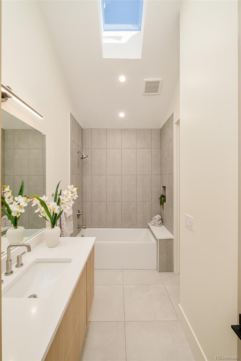 Denver, Colorado, 80206, United States, 3 Bedrooms Bedrooms, ,4 BathroomsBathrooms,Residential,Active,2007287