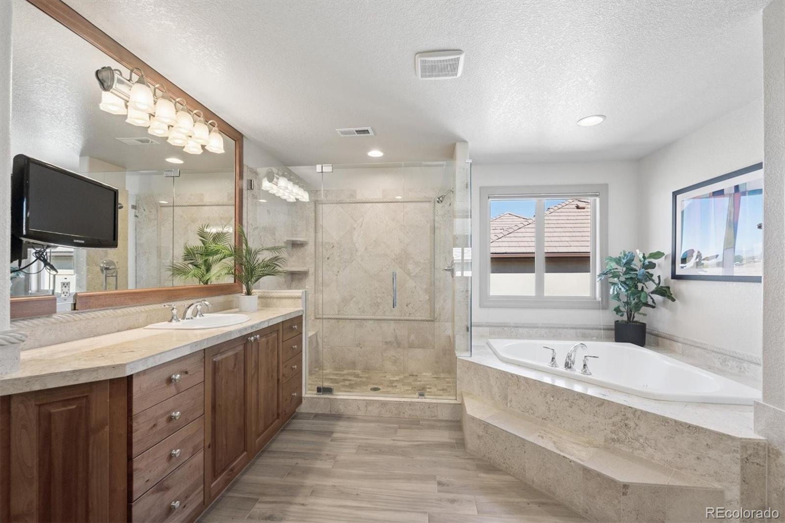 Aurora, Colorado, 80016, United States, 5 Bedrooms Bedrooms, ,7 BathroomsBathrooms,Residential,Active,2031007