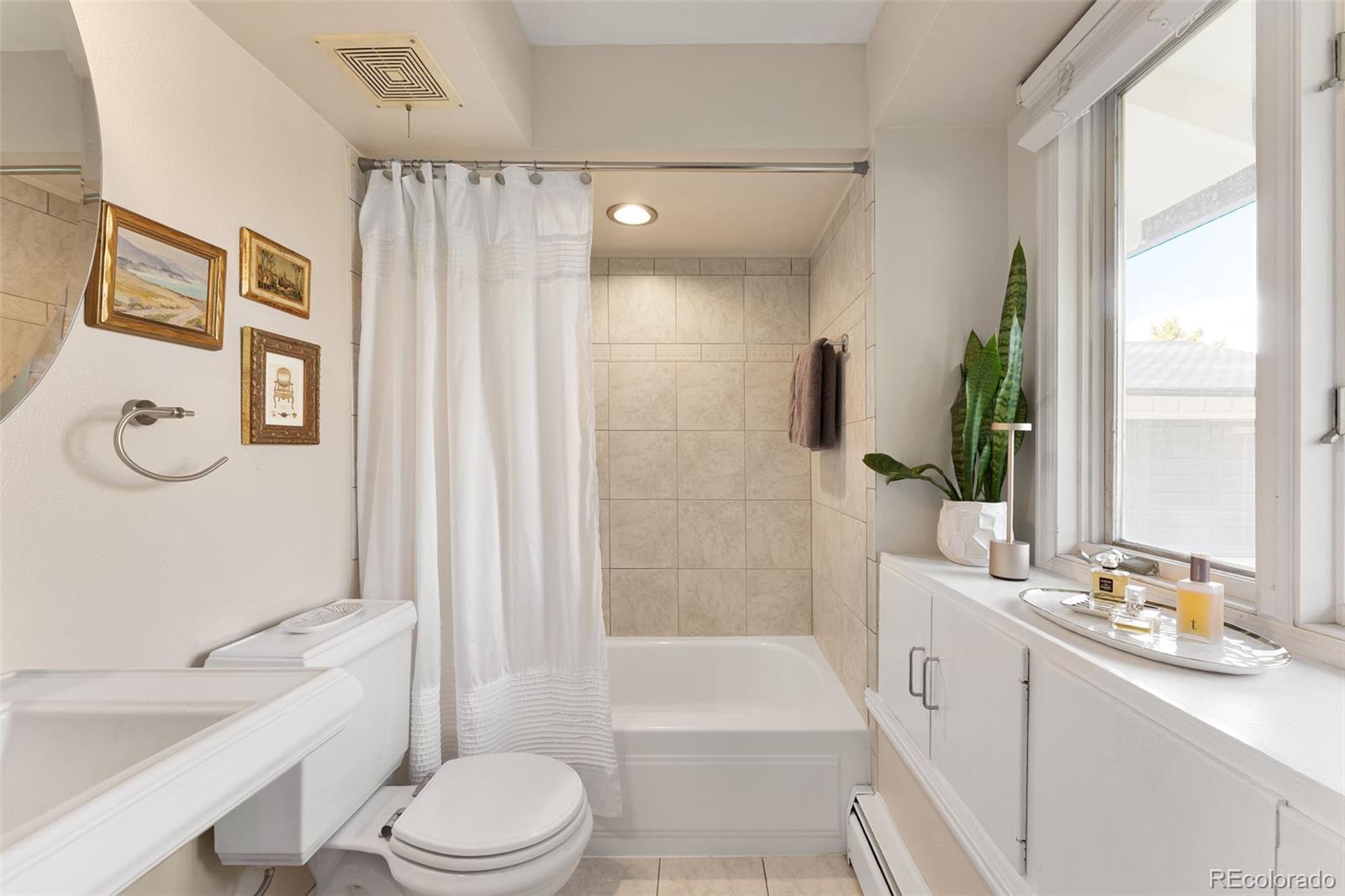 Littleton, Colorado, 80123, United States, 4 Bedrooms Bedrooms, ,3 BathroomsBathrooms,Residential,Active,2045011