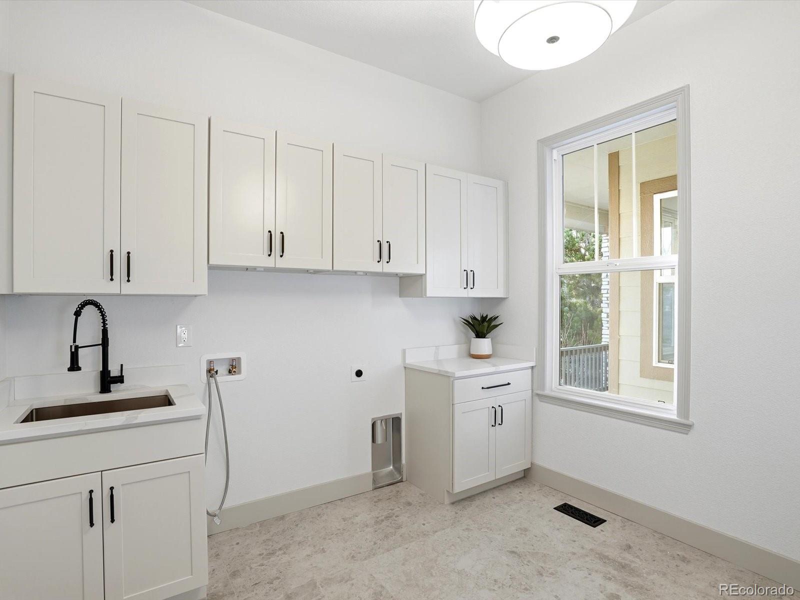 Highlands Ranch, Colorado, 80126, United States, 4 Bedrooms Bedrooms, ,3 BathroomsBathrooms,Residential,Active,2007002