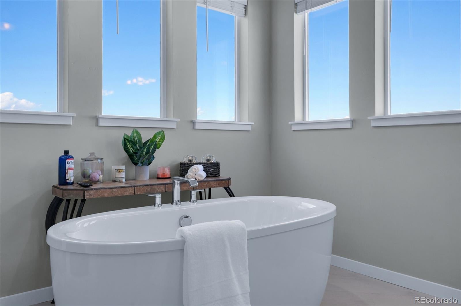 Colorado Springs, Colorado, 80908, United States, 7 Bedrooms Bedrooms, ,6 BathroomsBathrooms,Residential,Active,1969644