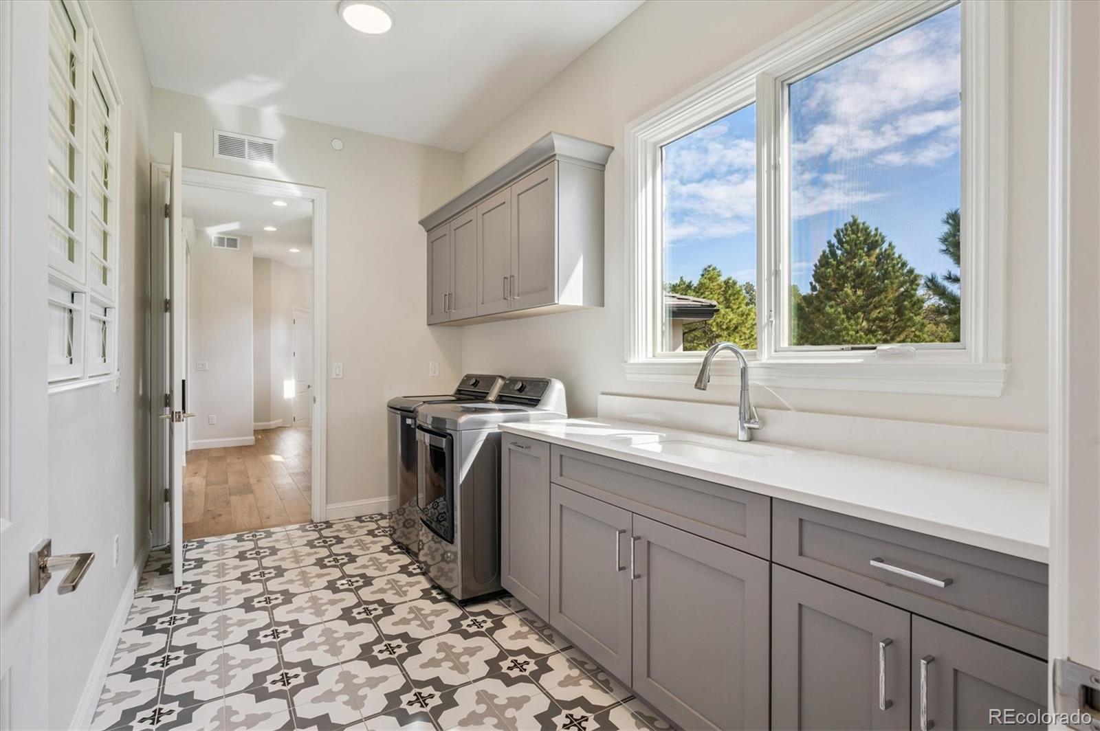 Castle Rock, Colorado, 80108, United States, 5 Bedrooms Bedrooms, ,4 BathroomsBathrooms,Residential,Active,1944106