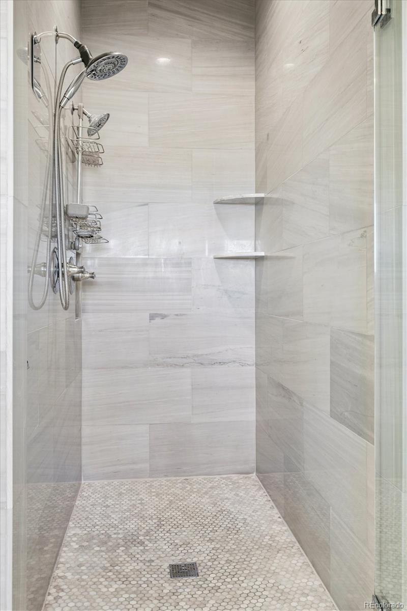 Englewood, Colorado, 80111, United States, 5 Bedrooms Bedrooms, ,6 BathroomsBathrooms,Residential,Active,1992207