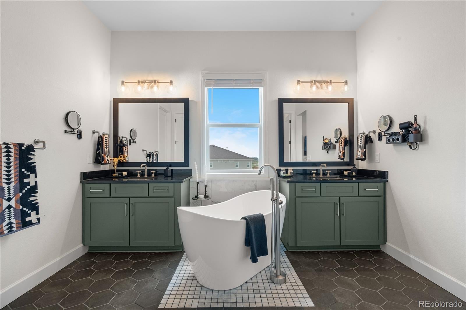 Castle Rock, Colorado, 80108, United States, 5 Bedrooms Bedrooms, ,4 BathroomsBathrooms,Residential,Active,1905368