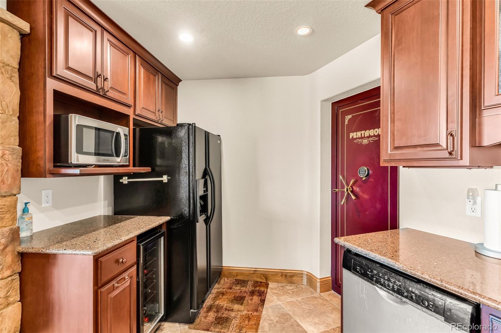 Pueblo, Colorado, 81001, United States, 4 Bedrooms Bedrooms, ,5 BathroomsBathrooms,Residential,Active,2043836