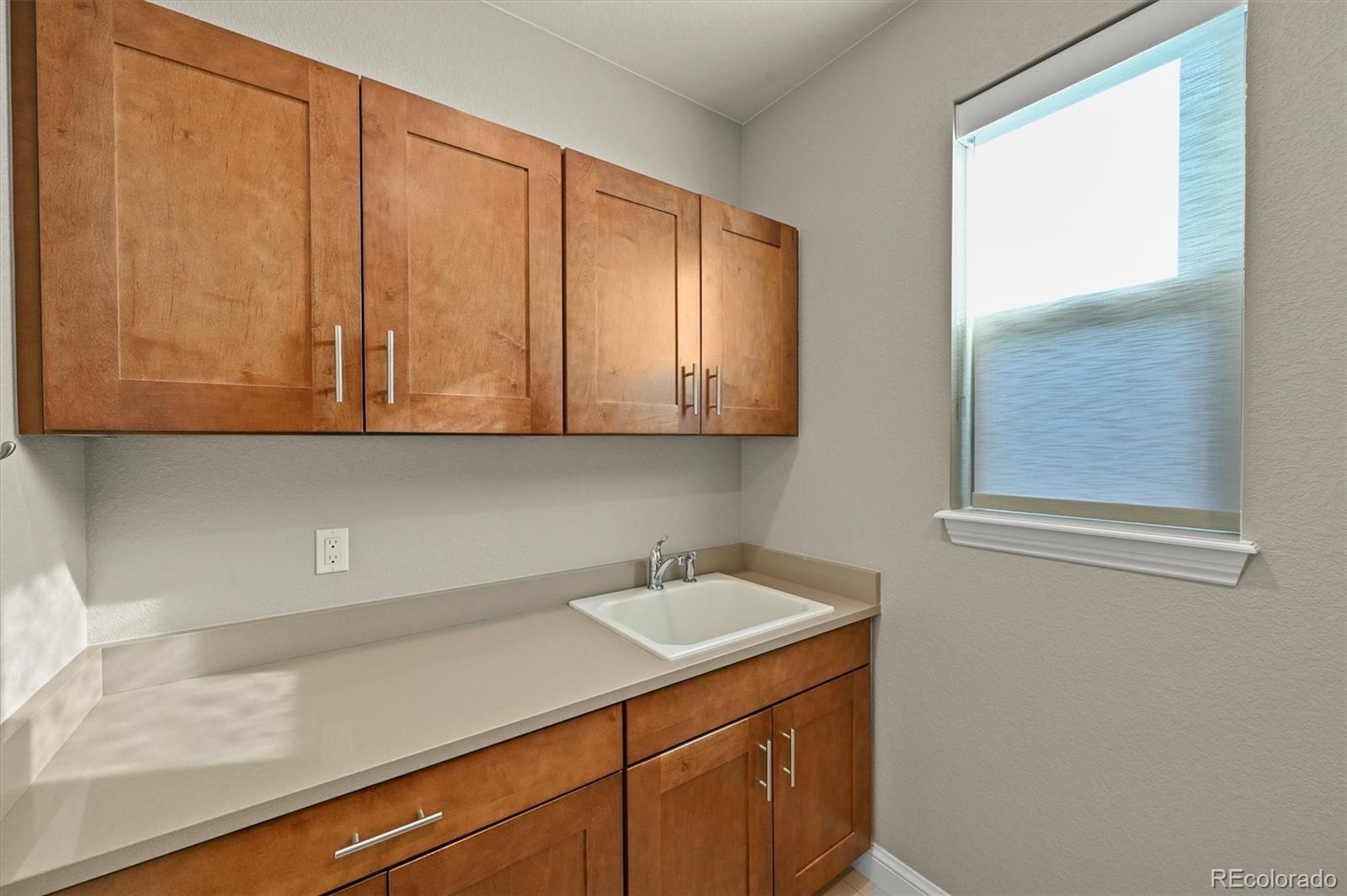 Highlands Ranch, Colorado, 80126, United States, 4 Bedrooms Bedrooms, ,4 BathroomsBathrooms,Residential,Active,2008281