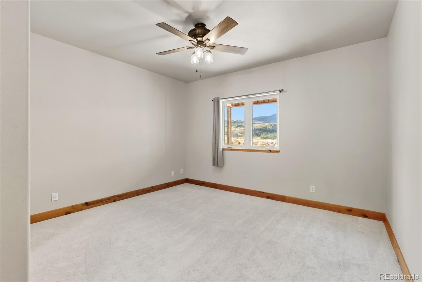 Silverthorne, Colorado, 80498, United States, 6 Bedrooms Bedrooms, ,4 BathroomsBathrooms,Residential,Active,1959532