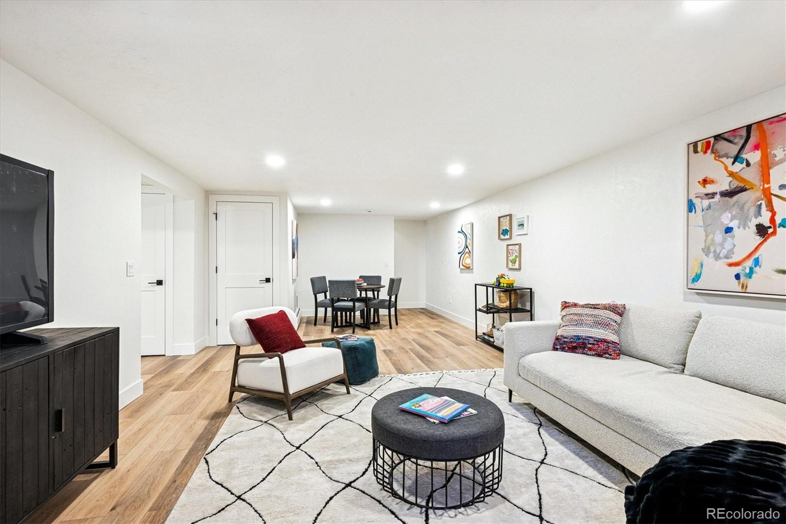 Denver, Colorado, 80237, United States, 5 Bedrooms Bedrooms, ,4 BathroomsBathrooms,Residential,Active,2008256