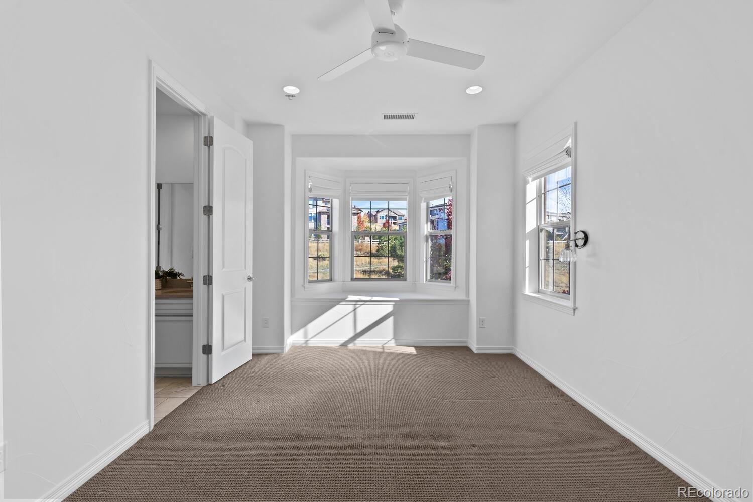 Highlands Ranch, Colorado, 80126, United States, 4 Bedrooms Bedrooms, ,5 BathroomsBathrooms,Residential,Active,1988429