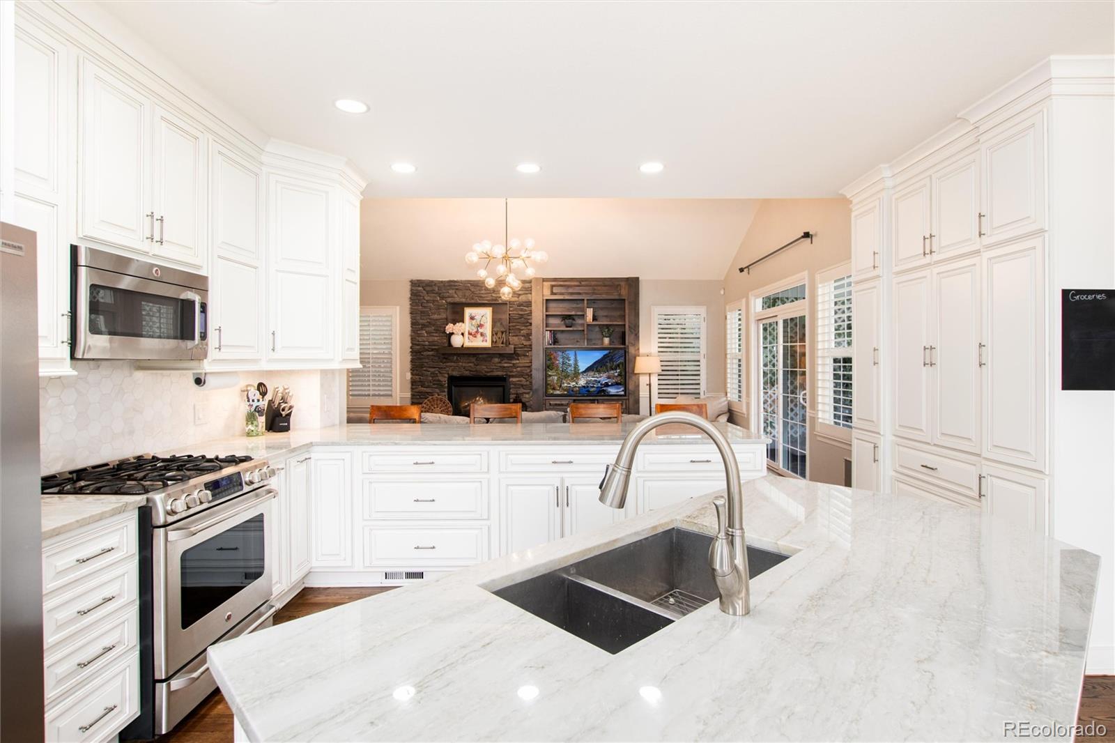 Littleton, Colorado, 80123, United States, 4 Bedrooms Bedrooms, ,4 BathroomsBathrooms,Residential,Active,1936610