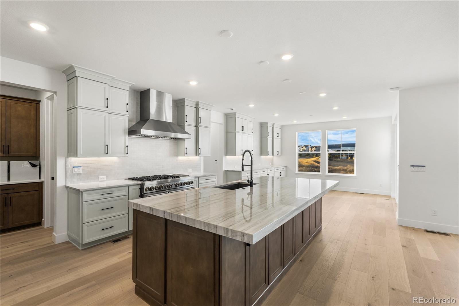 Castle Pines, Colorado, 80108, United States, 6 Bedrooms Bedrooms, ,6 BathroomsBathrooms,Residential,Active,1992297