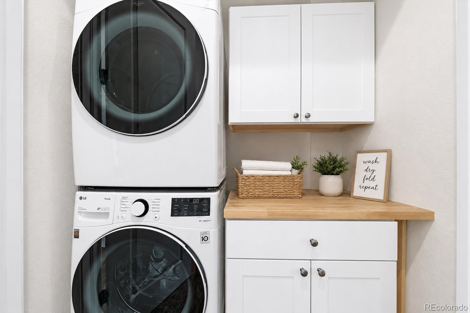 Parker, Colorado, 80138, United States, 4 Bedrooms Bedrooms, ,6 BathroomsBathrooms,Residential,Contingent,2052131