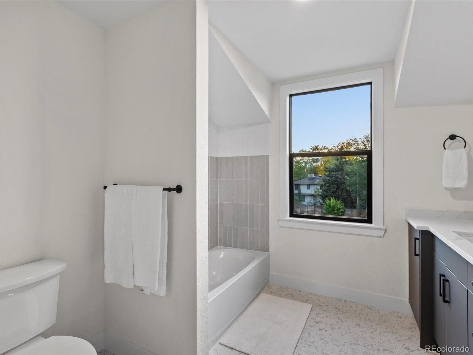 Greenwood Village, Colorado, 80111, United States, 5 Bedrooms Bedrooms, ,4 BathroomsBathrooms,Residential,Active,1952613