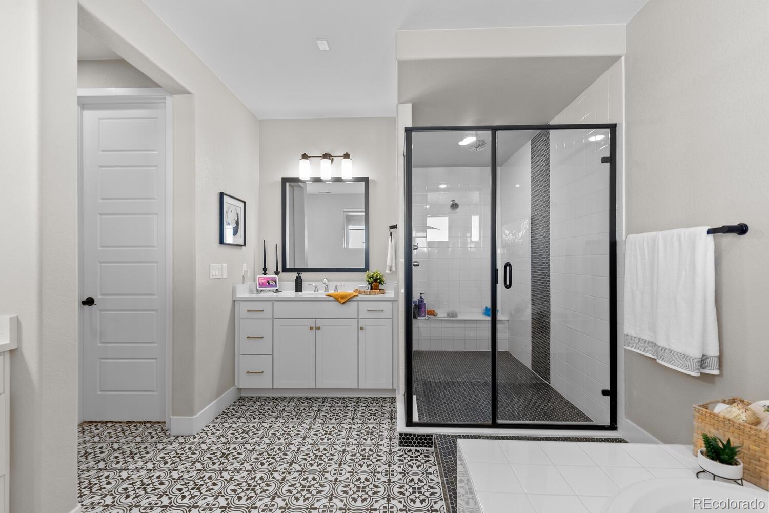 Castle Pines, Colorado, 80108, United States, 5 Bedrooms Bedrooms, ,6 BathroomsBathrooms,Residential,Active,1965853