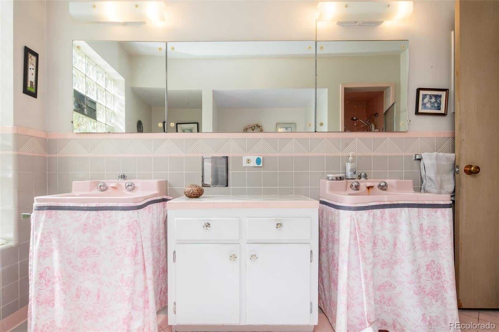 Denver, Colorado, 80209, United States, 3 Bedrooms Bedrooms, ,3 BathroomsBathrooms,Residential,Active,1960164