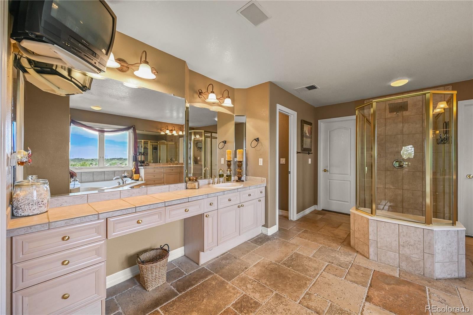 Castle Pines, Colorado, 80108, United States, 5 Bedrooms Bedrooms, ,5 BathroomsBathrooms,Residential,Active,1943758