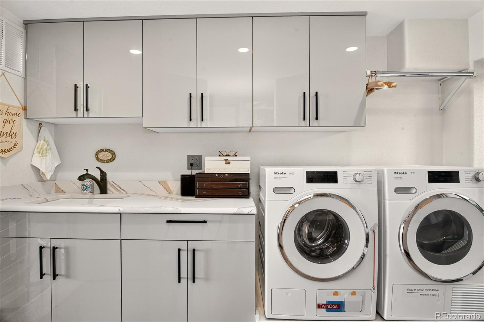 Manitou Springs, Colorado, 80829, United States, 4 Bedrooms Bedrooms, ,3 BathroomsBathrooms,Residential,Active,1933732