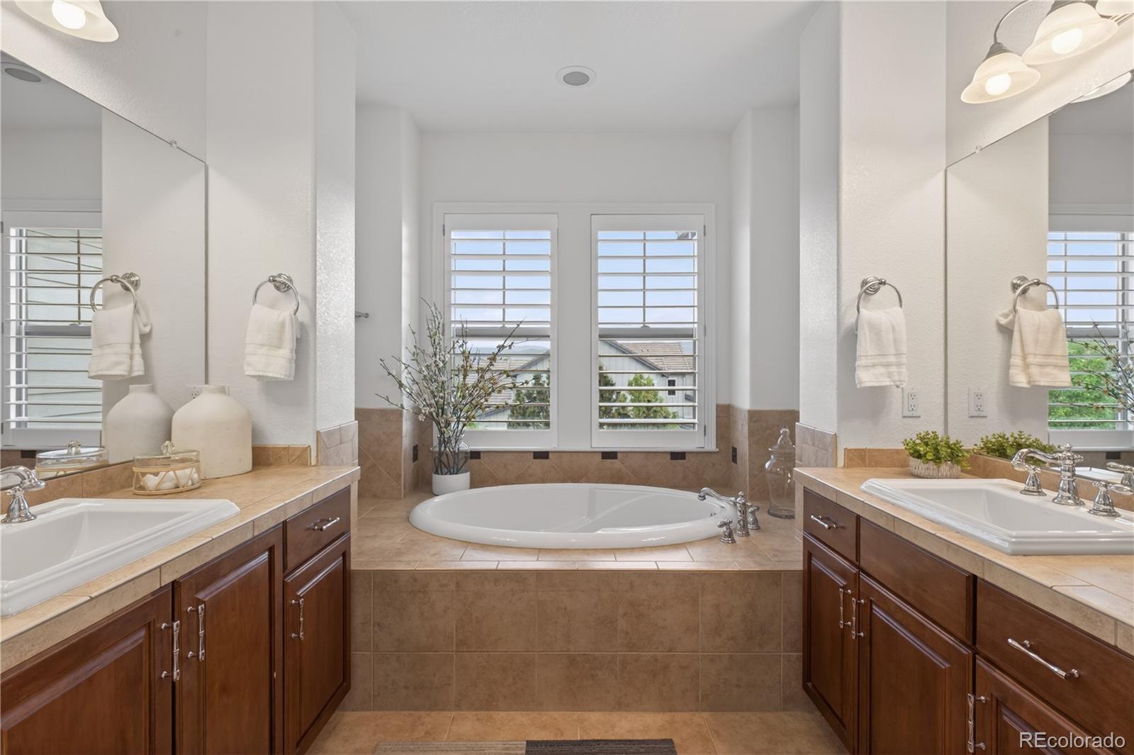 Highlands Ranch, Colorado, 80126, United States, 5 Bedrooms Bedrooms, ,5 BathroomsBathrooms,Residential,Active,2044598