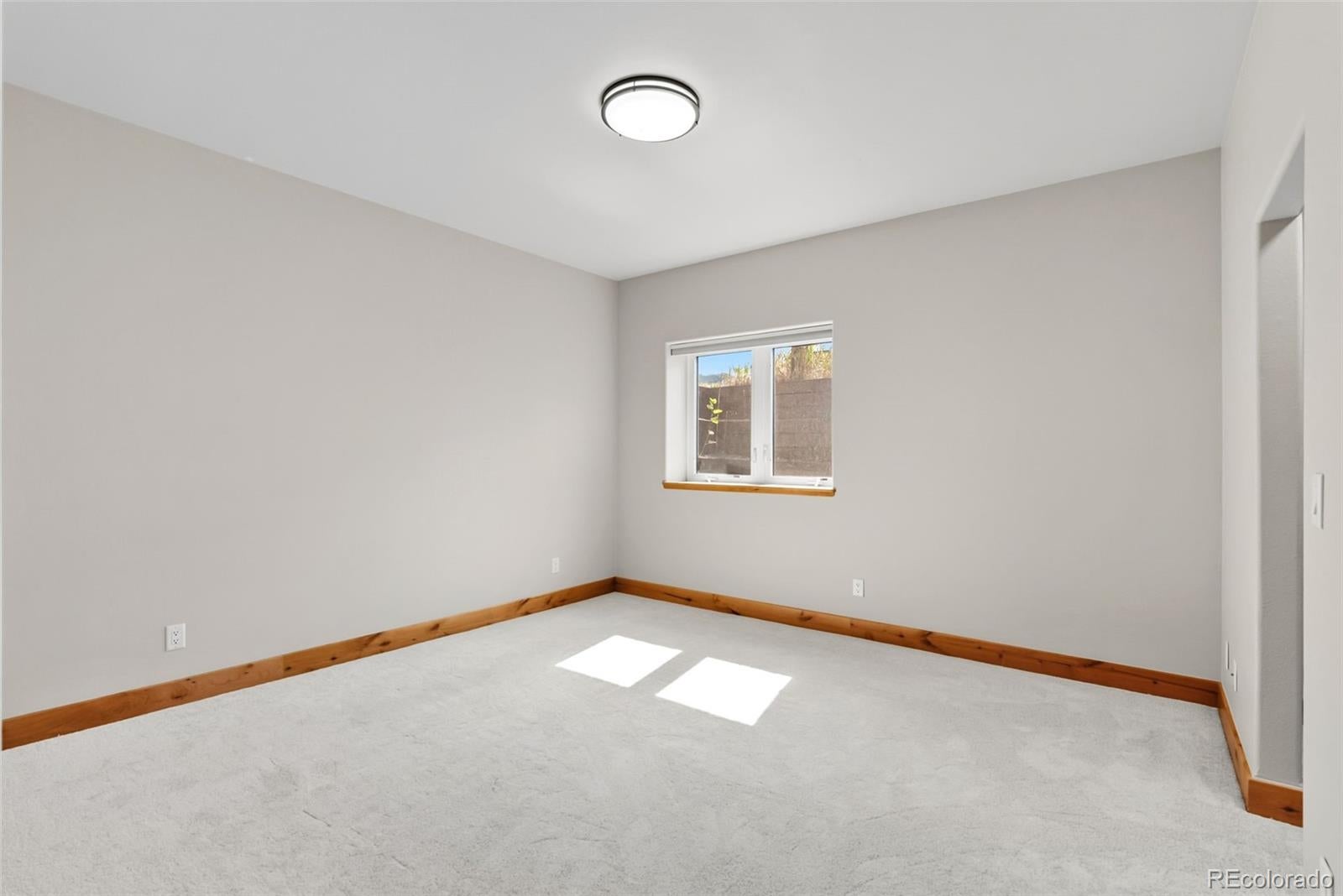 Silverthorne, Colorado, 80498, United States, 6 Bedrooms Bedrooms, ,4 BathroomsBathrooms,Residential,Active,1959532