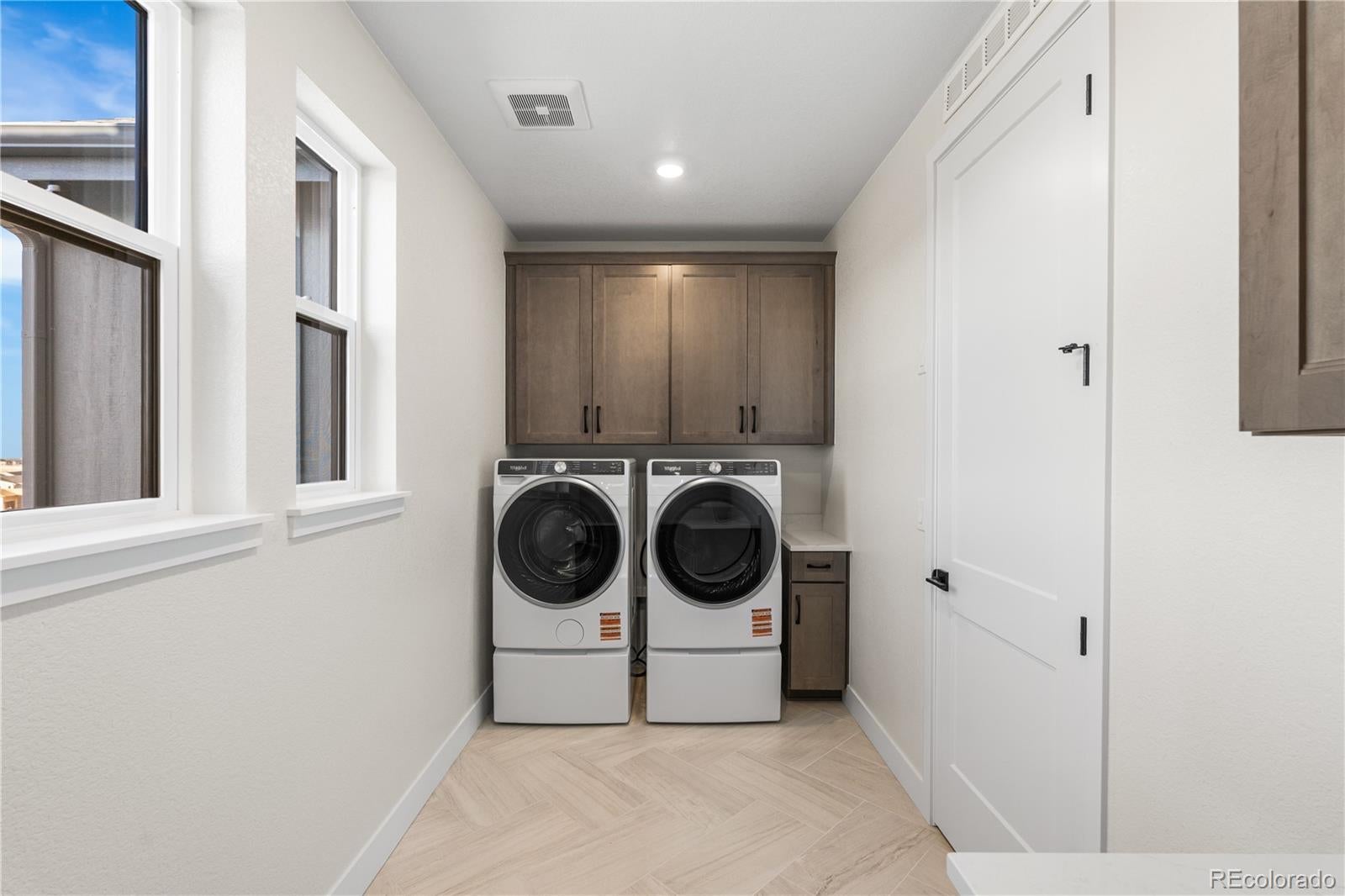 Lone Tree, Colorado, 80134, United States, 6 Bedrooms Bedrooms, ,7 BathroomsBathrooms,Residential,Active,1952989