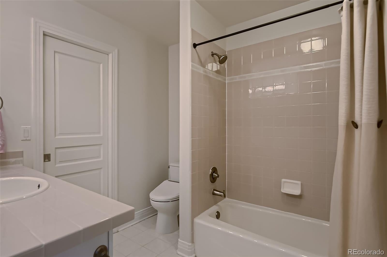 Lone Tree, Colorado, 80124, United States, 4 Bedrooms Bedrooms, ,6 BathroomsBathrooms,Residential,Active,2009830