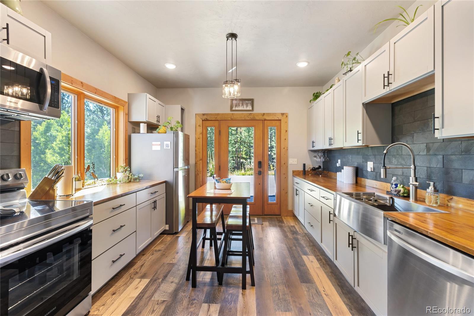 Florissant, Colorado, 80816, United States, 3 Bedrooms Bedrooms, ,3 BathroomsBathrooms,Residential,Active,1945362