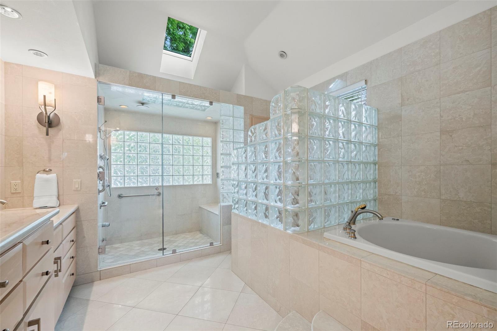 Boulder, Colorado, 80301, United States, 3 Bedrooms Bedrooms, ,4 BathroomsBathrooms,Residential,Active,2052046