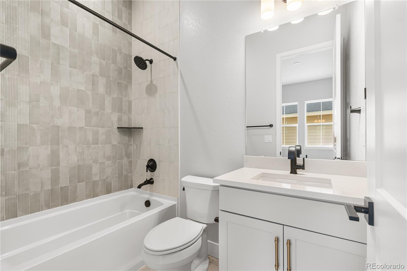 Castle Pines, Colorado, 80108, United States, 4 Bedrooms Bedrooms, ,5 BathroomsBathrooms,Residential,Active,1953011