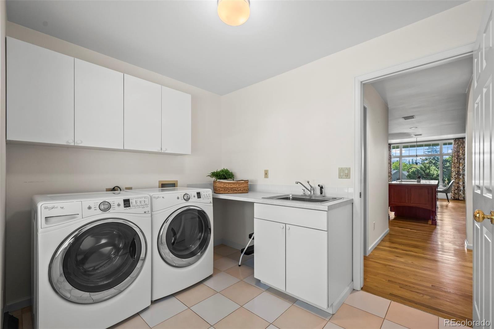 Boulder, Colorado, 80301, United States, 3 Bedrooms Bedrooms, ,4 BathroomsBathrooms,Residential,Active,1946522