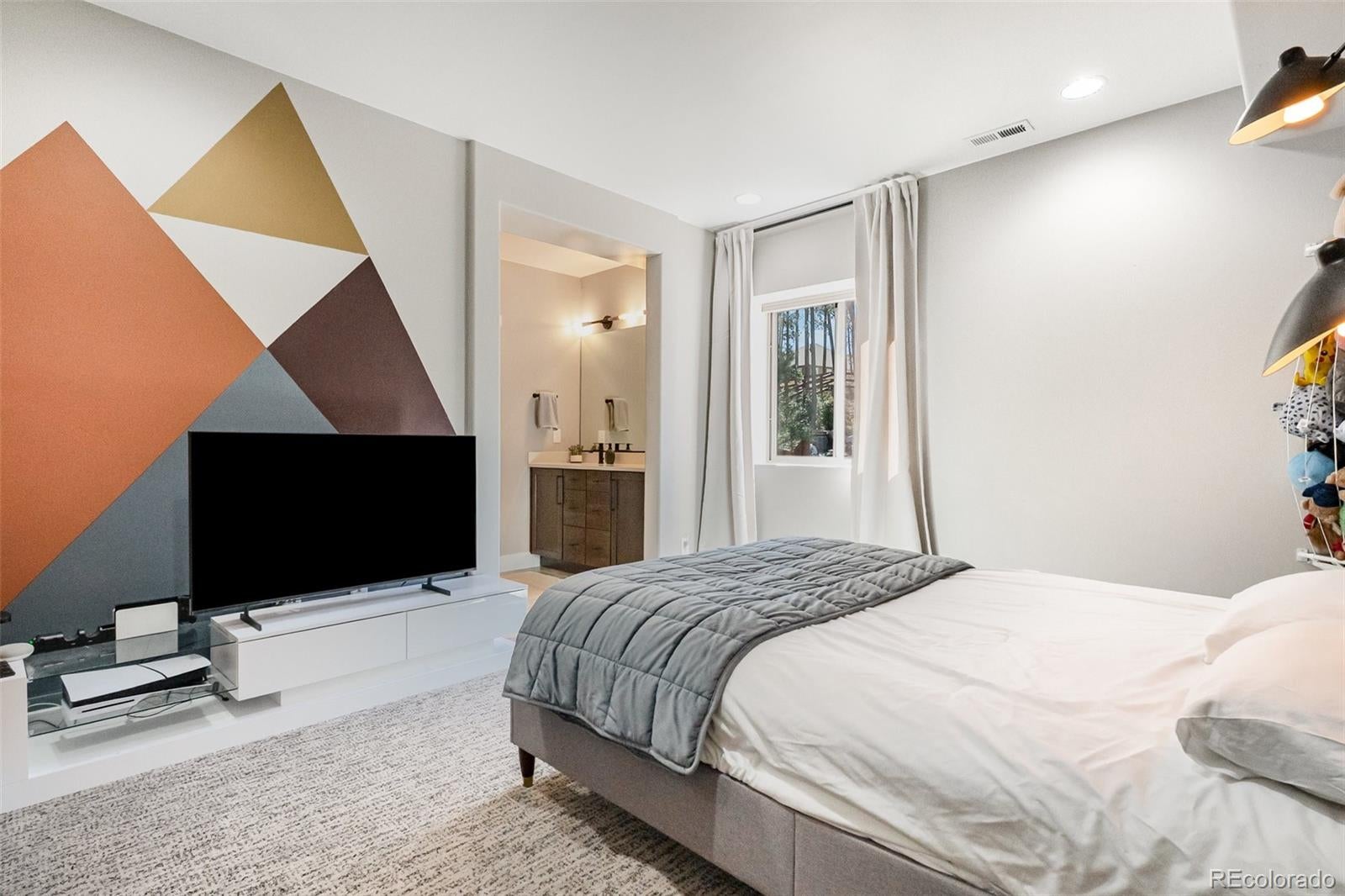 Monument, Colorado, 80132, United States, 5 Bedrooms Bedrooms, ,4 BathroomsBathrooms,Residential,Contingent,1992315