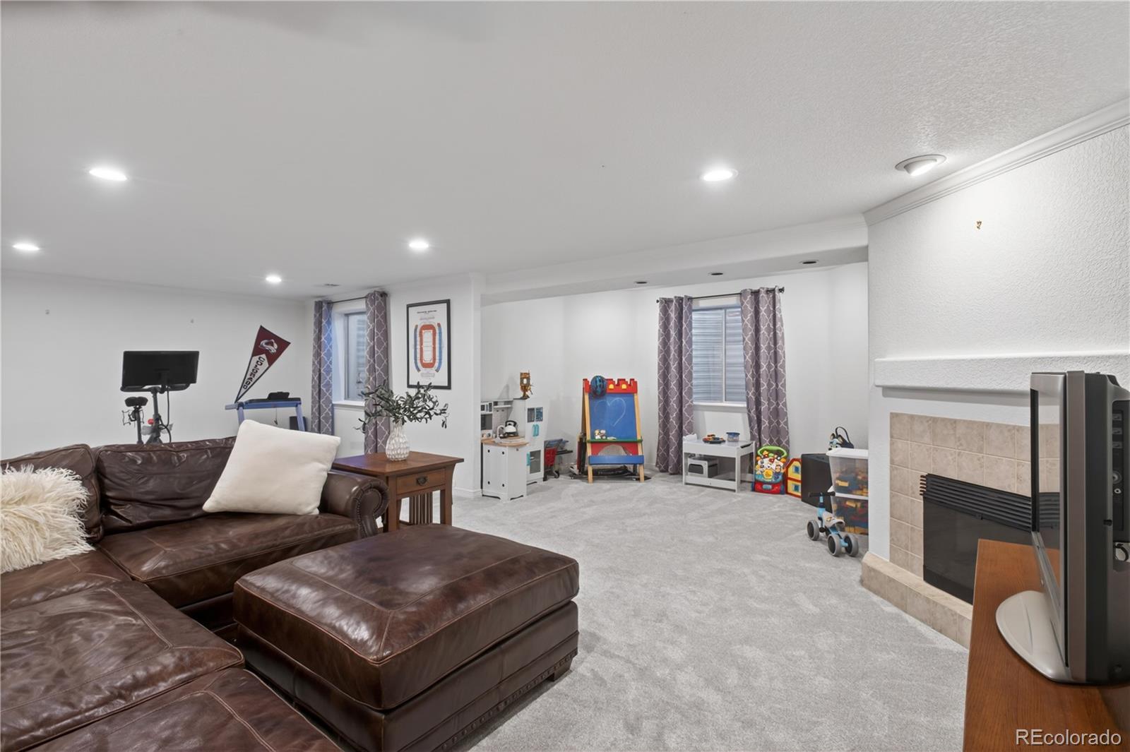 Highlands Ranch, Colorado, 80126, United States, 4 Bedrooms Bedrooms, ,4 BathroomsBathrooms,Residential,Contingent,2045675