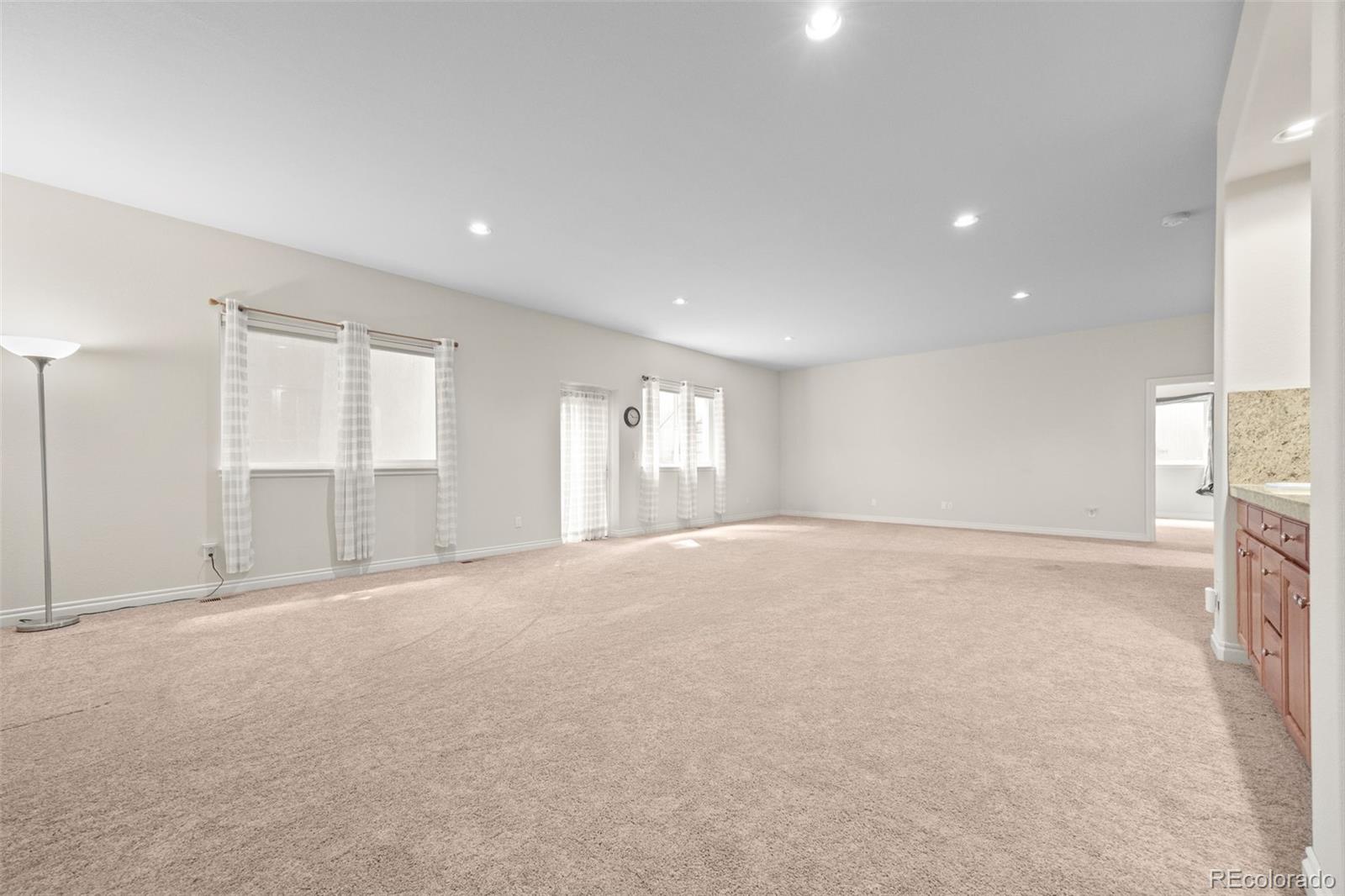 Lone Tree, Colorado, 80124, United States, 4 Bedrooms Bedrooms, ,5 BathroomsBathrooms,Residential,Active,1909066