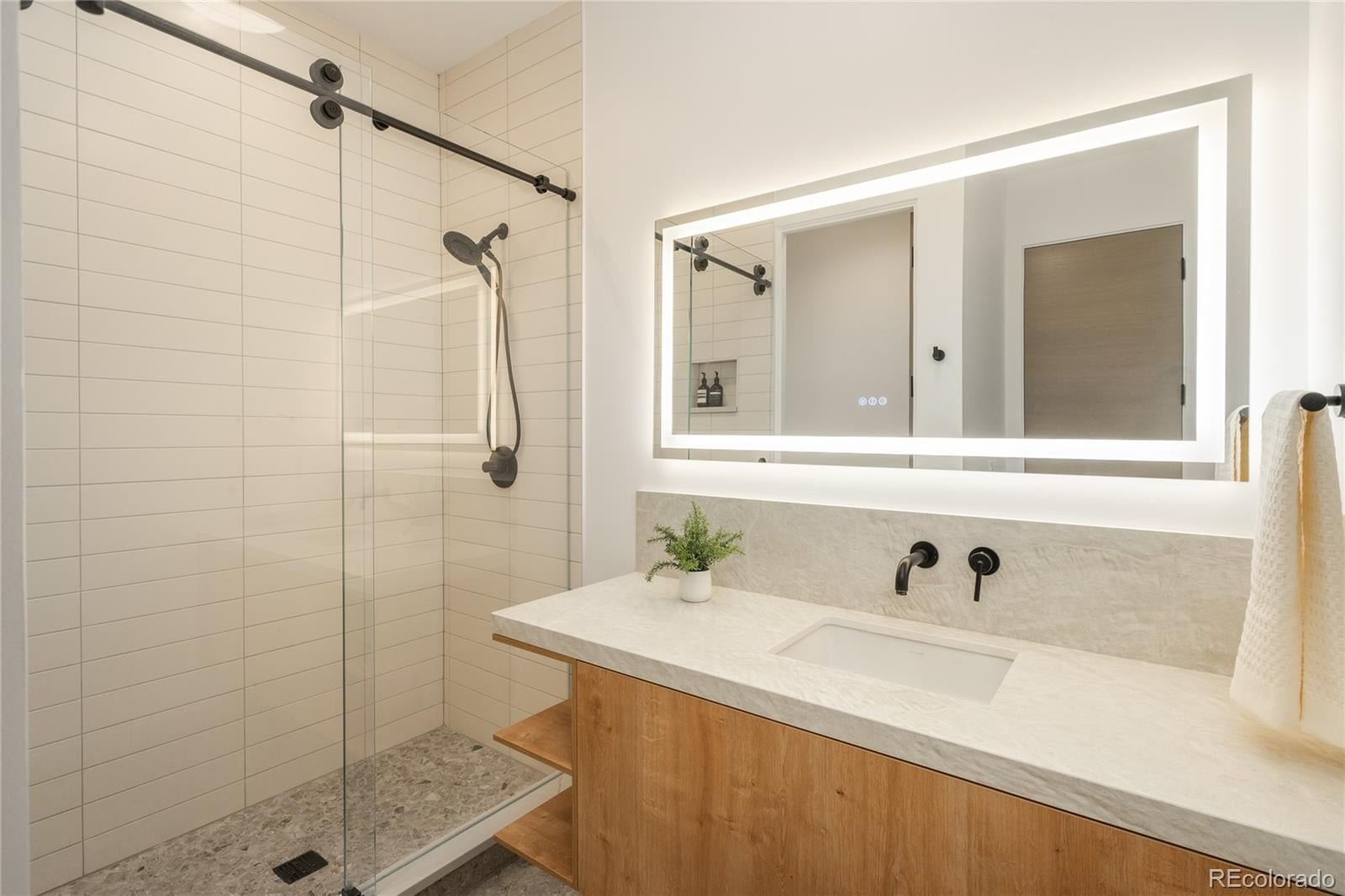 Highlands Ranch, Colorado, 80126, United States, 4 Bedrooms Bedrooms, ,7 BathroomsBathrooms,Residential,Active,2045709