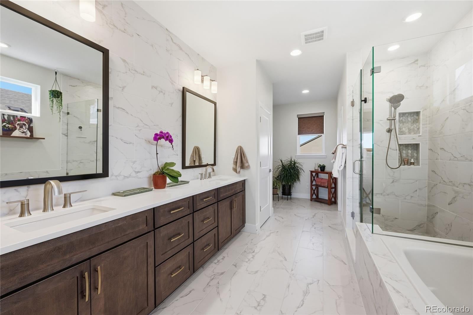 Littleton, Colorado, 80125, United States, 5 Bedrooms Bedrooms, ,7 BathroomsBathrooms,Residential,Active,2012467