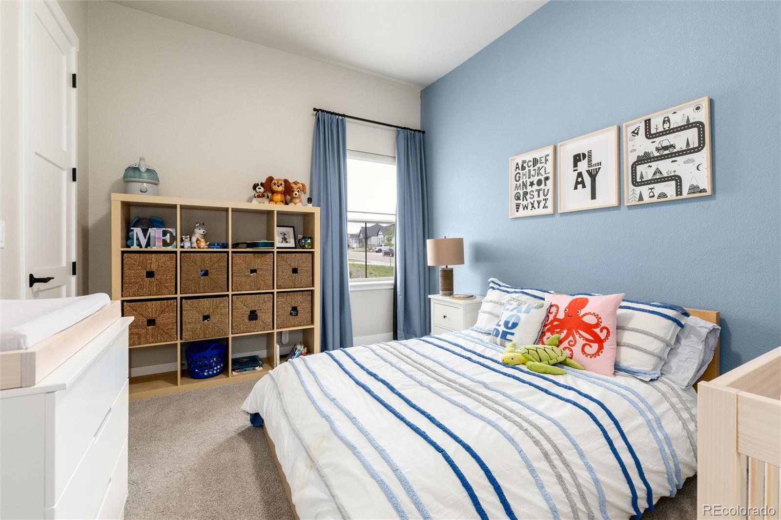 Castle Rock, Colorado, 80108, United States, 5 Bedrooms Bedrooms, ,4 BathroomsBathrooms,Residential,Active,1904162
