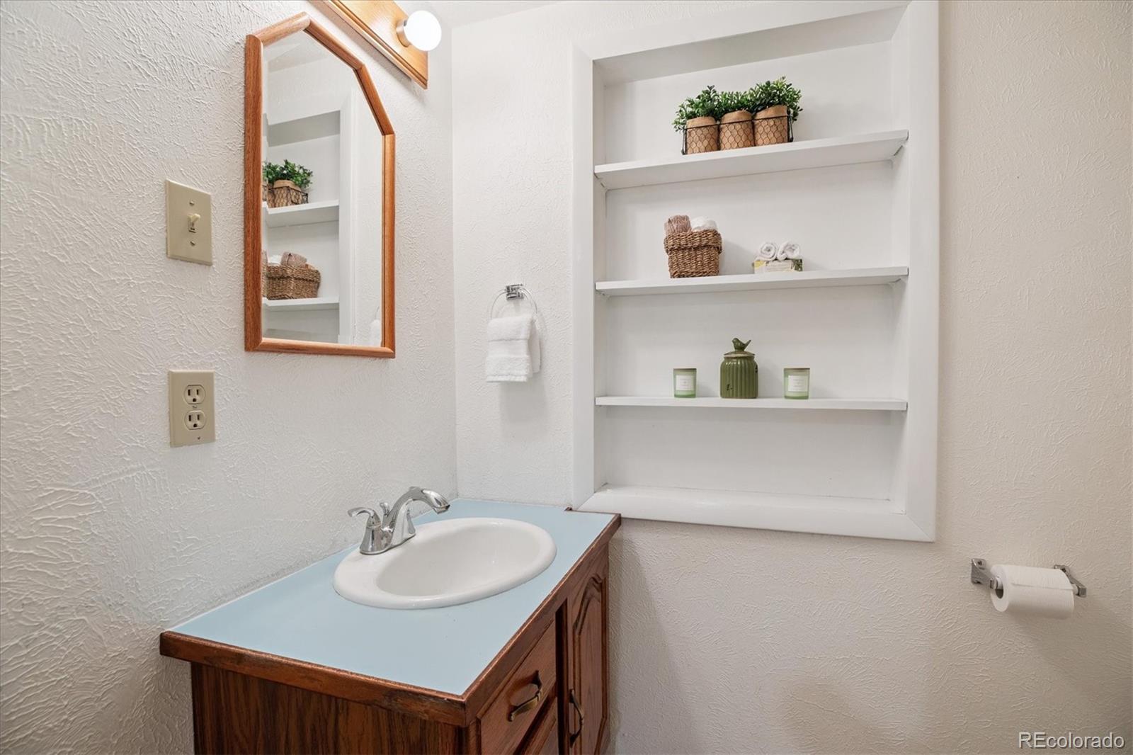 Golden, Colorado, 80401, United States, 3 Bedrooms Bedrooms, ,3 BathroomsBathrooms,Residential,Active,1863484