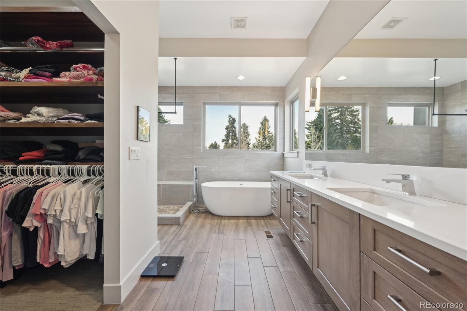 Boulder, Colorado, 80302, United States, 5 Bedrooms Bedrooms, ,6 BathroomsBathrooms,Residential,Active,1944020