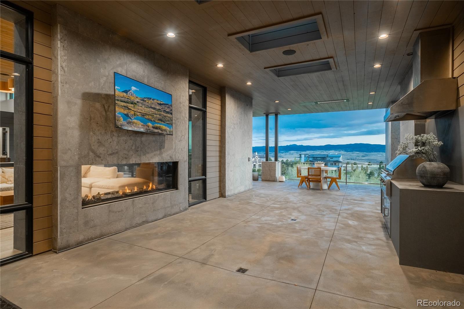 Highlands Ranch, Colorado, 80126, United States, 4 Bedrooms Bedrooms, ,7 BathroomsBathrooms,Residential,Active,2045709