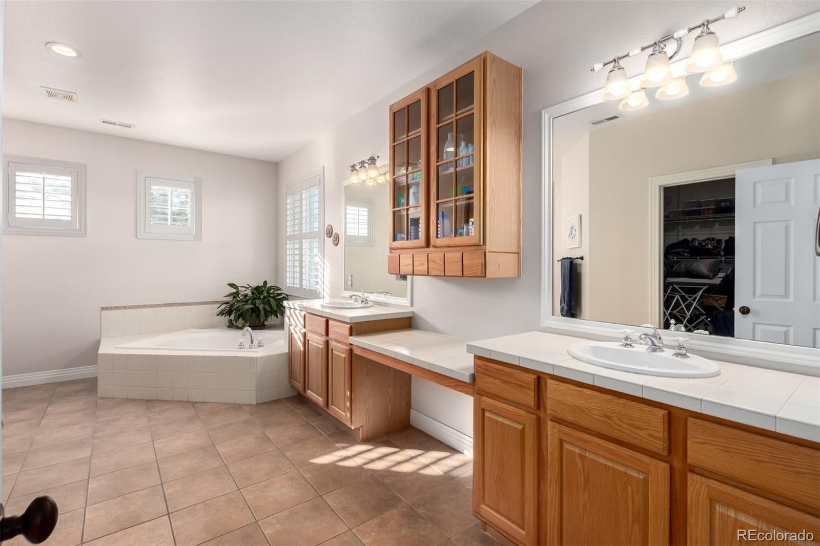 Arvada, Colorado, 80403, United States, 5 Bedrooms Bedrooms, ,4 BathroomsBathrooms,Residential,Active,2006903