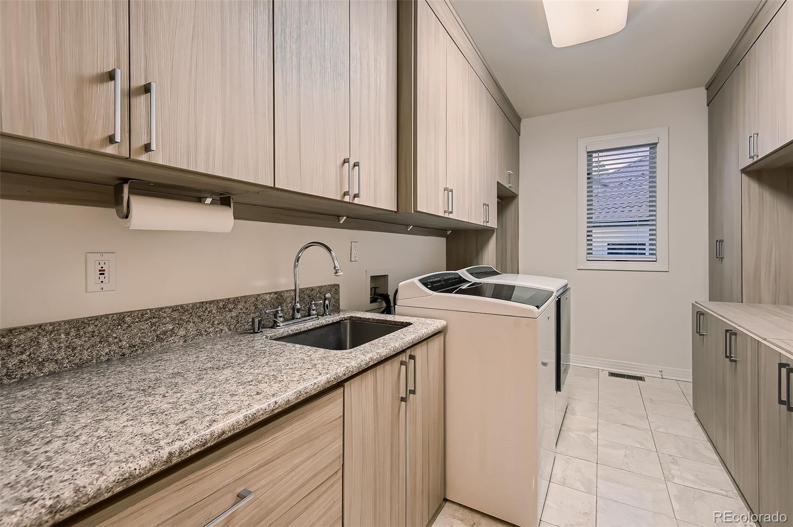 Lone Tree, Colorado, 80124, United States, 4 Bedrooms Bedrooms, ,6 BathroomsBathrooms,Residential,Active,2009830