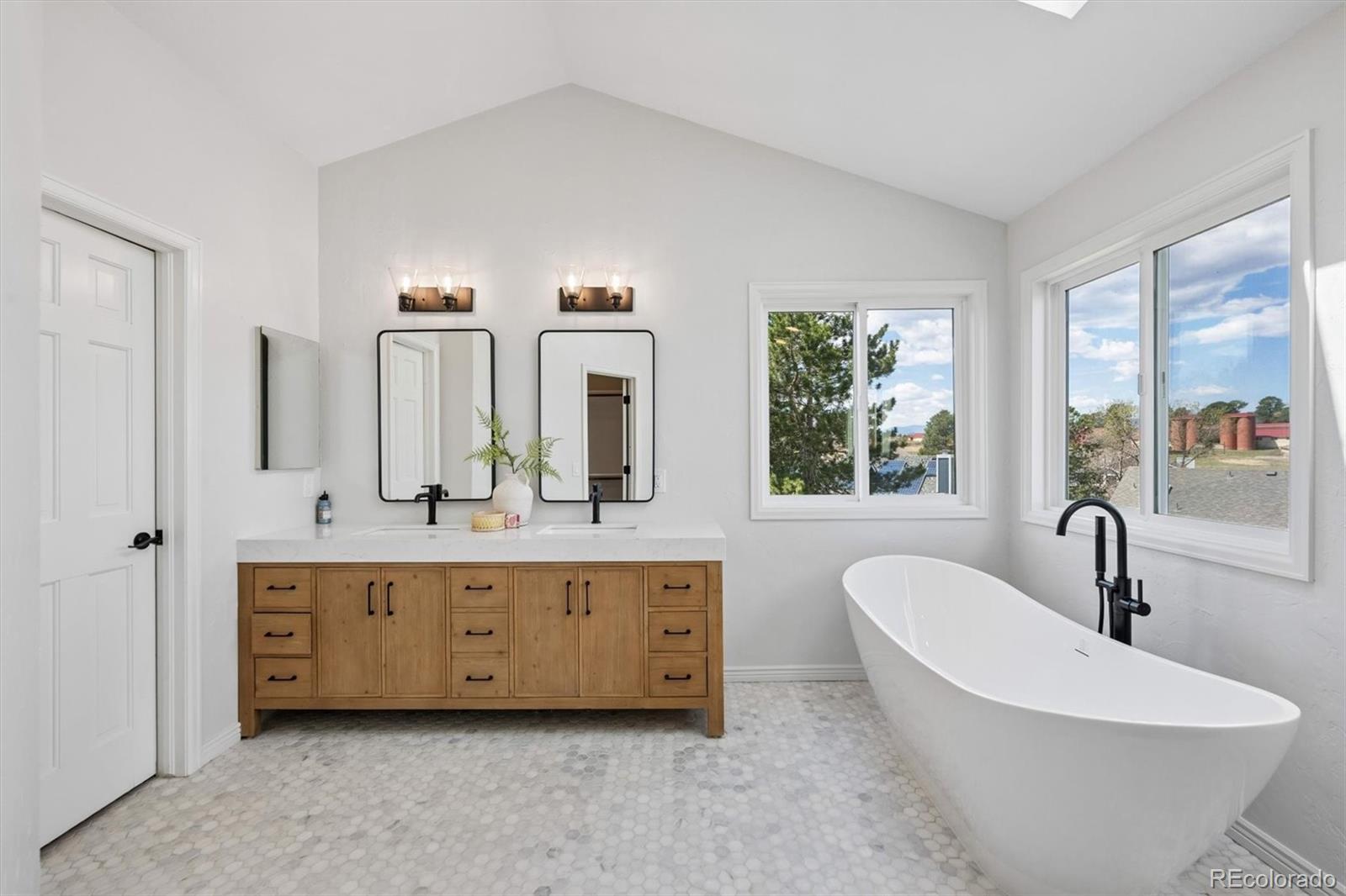 Highlands Ranch, Colorado, 80126, United States, 4 Bedrooms Bedrooms, ,3 BathroomsBathrooms,Residential,Active,2045752