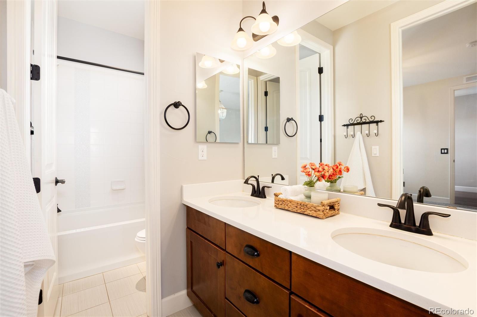 Highlands Ranch, Colorado, 80126, United States, 4 Bedrooms Bedrooms, ,4 BathroomsBathrooms,Residential,Active,1951823