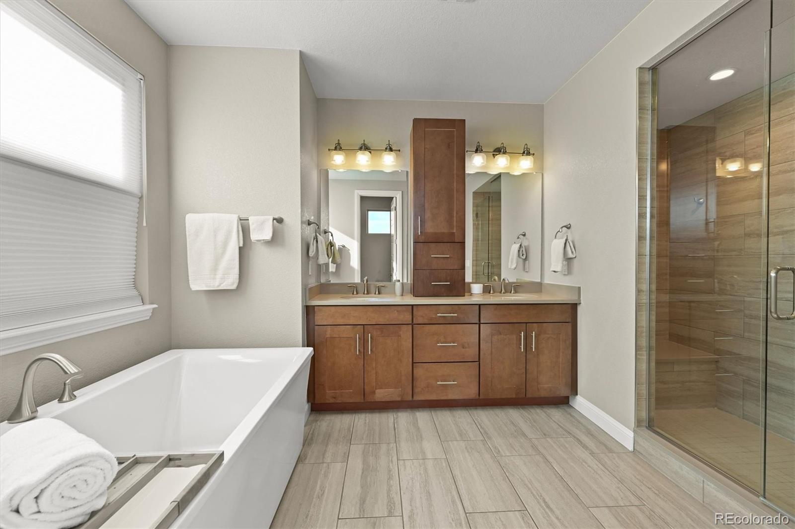 Highlands Ranch, Colorado, 80126, United States, 4 Bedrooms Bedrooms, ,4 BathroomsBathrooms,Residential,Active,2008281