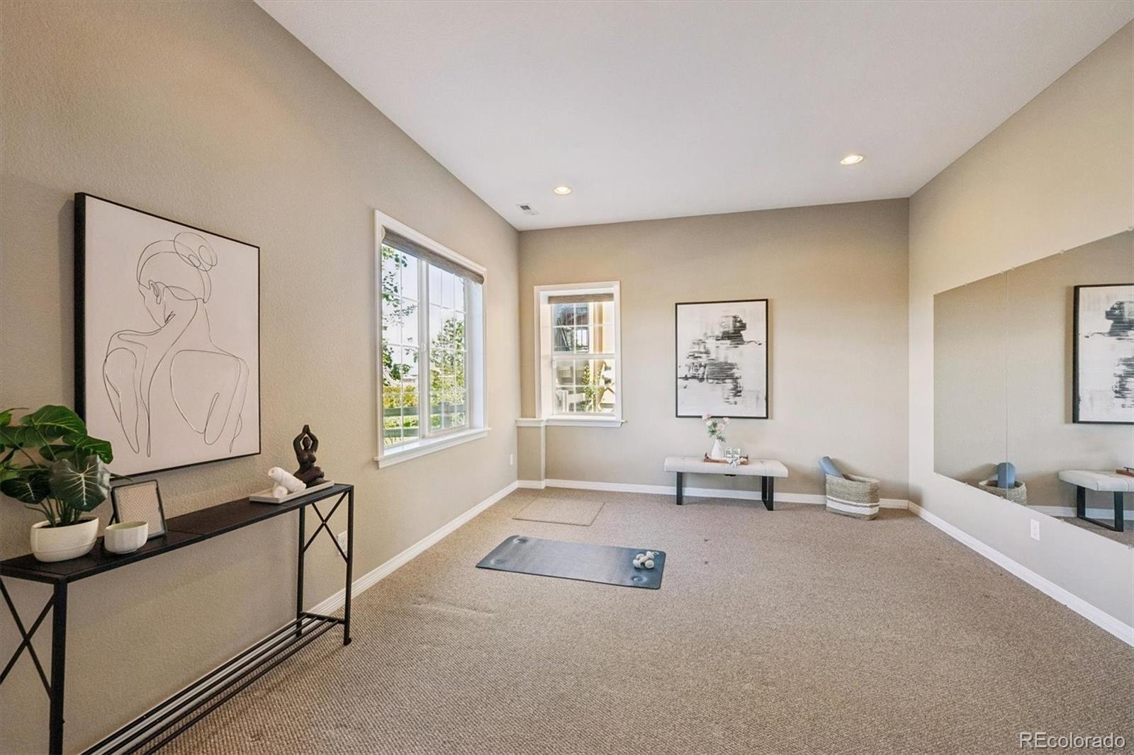 Spectacular, unobstructed panoramic mountain views from all three leve – image 36