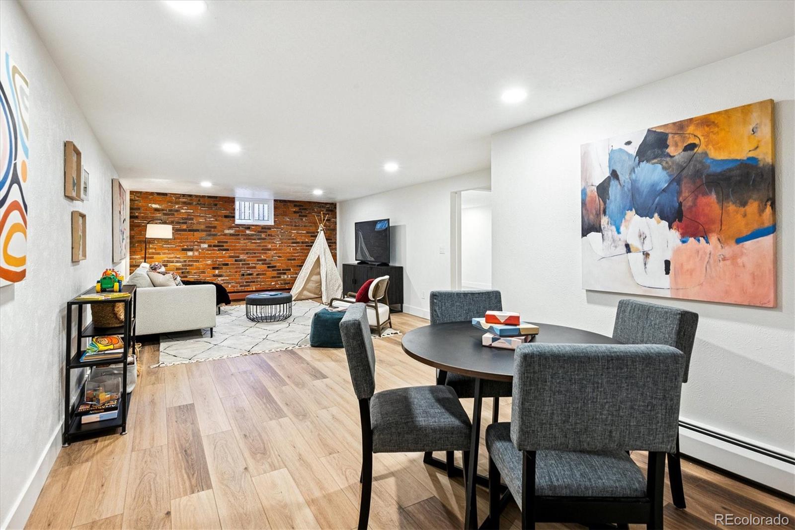 Denver, Colorado, 80237, United States, 5 Bedrooms Bedrooms, ,4 BathroomsBathrooms,Residential,Active,2008256