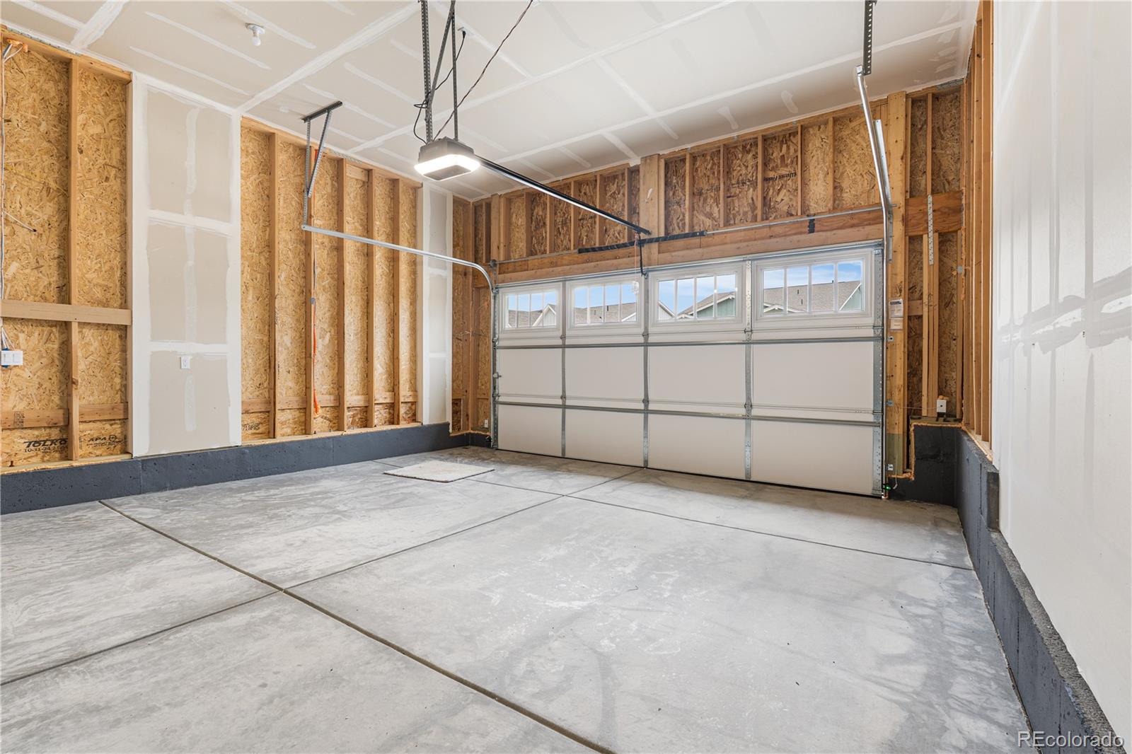 Castle Pines, Colorado, 80108, United States, 4 Bedrooms Bedrooms, ,5 BathroomsBathrooms,Residential,Active,1953011