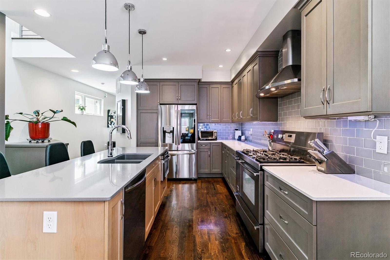 Denver, Colorado, 80205, United States, 4 Bedrooms Bedrooms, ,4 BathroomsBathrooms,Residential,Active,1905128
