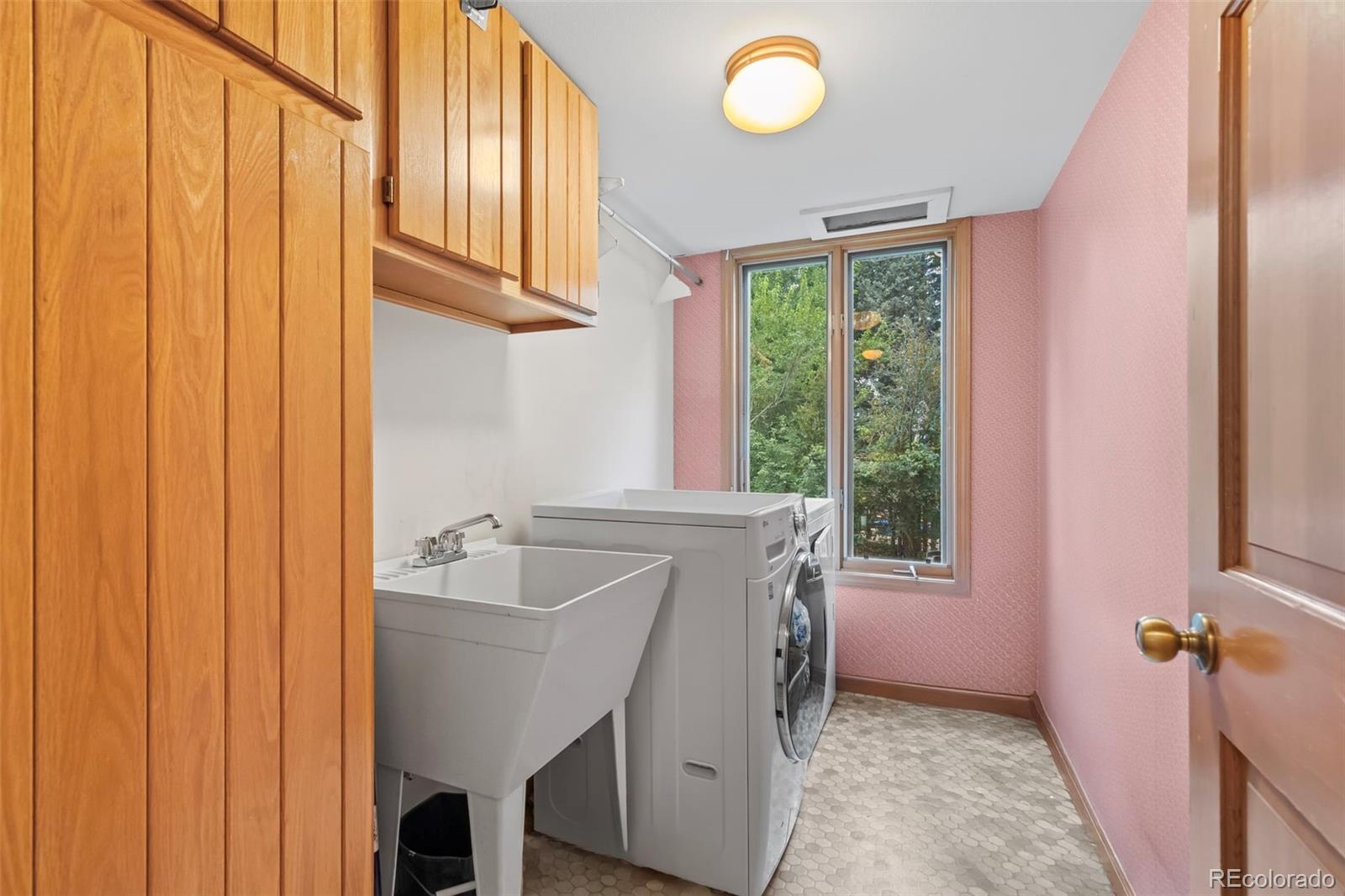 Boulder, Colorado, 80303, United States, 4 Bedrooms Bedrooms, ,3 BathroomsBathrooms,Residential,Active,1945495