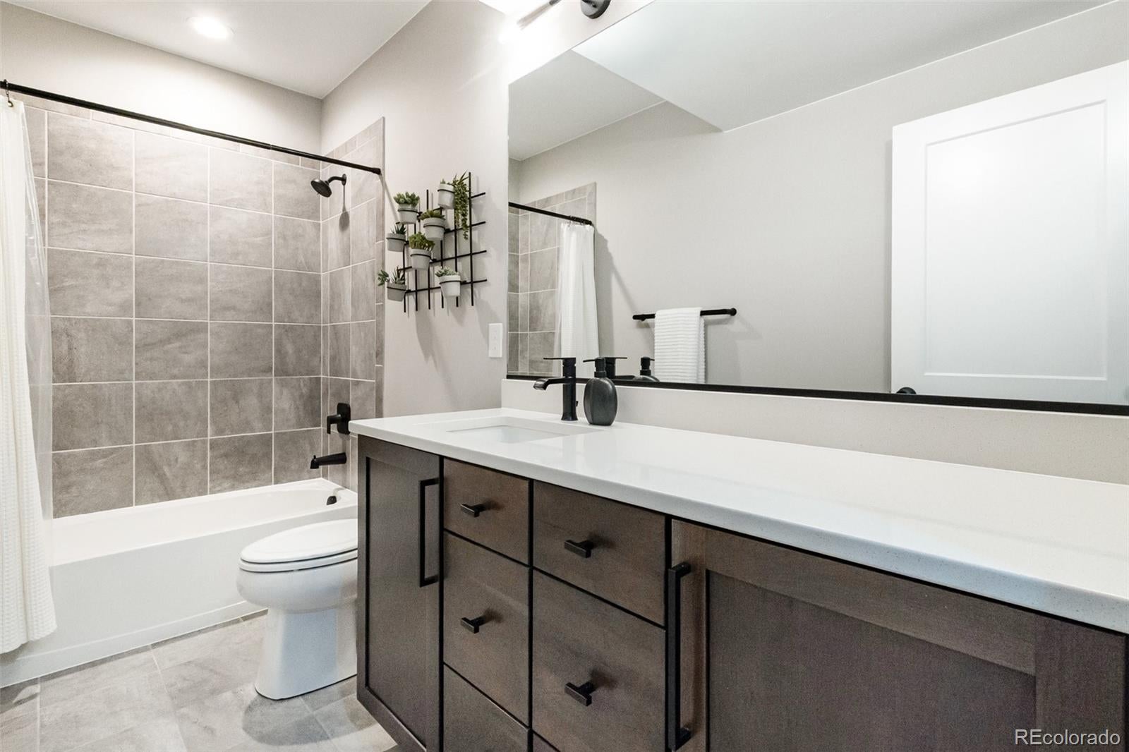 Monument, Colorado, 80132, United States, 5 Bedrooms Bedrooms, ,4 BathroomsBathrooms,Residential,Contingent,1992315