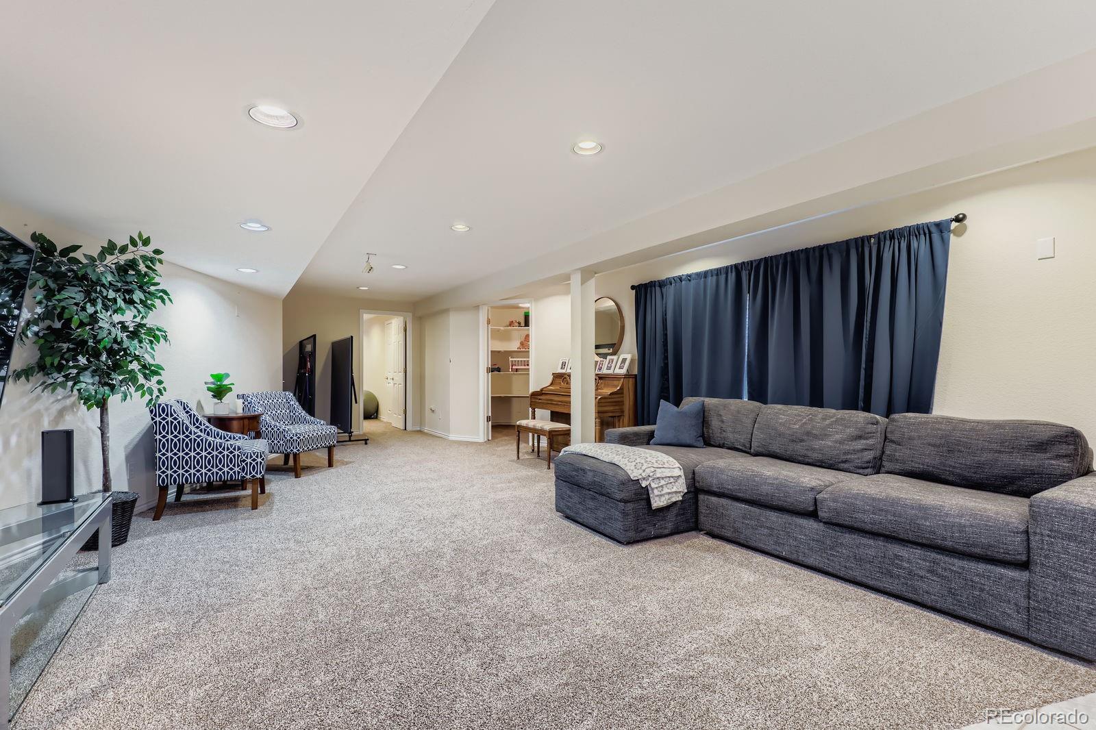 Englewood, Colorado, 80111, United States, 6 Bedrooms Bedrooms, ,5 BathroomsBathrooms,Residential,Active,1904158